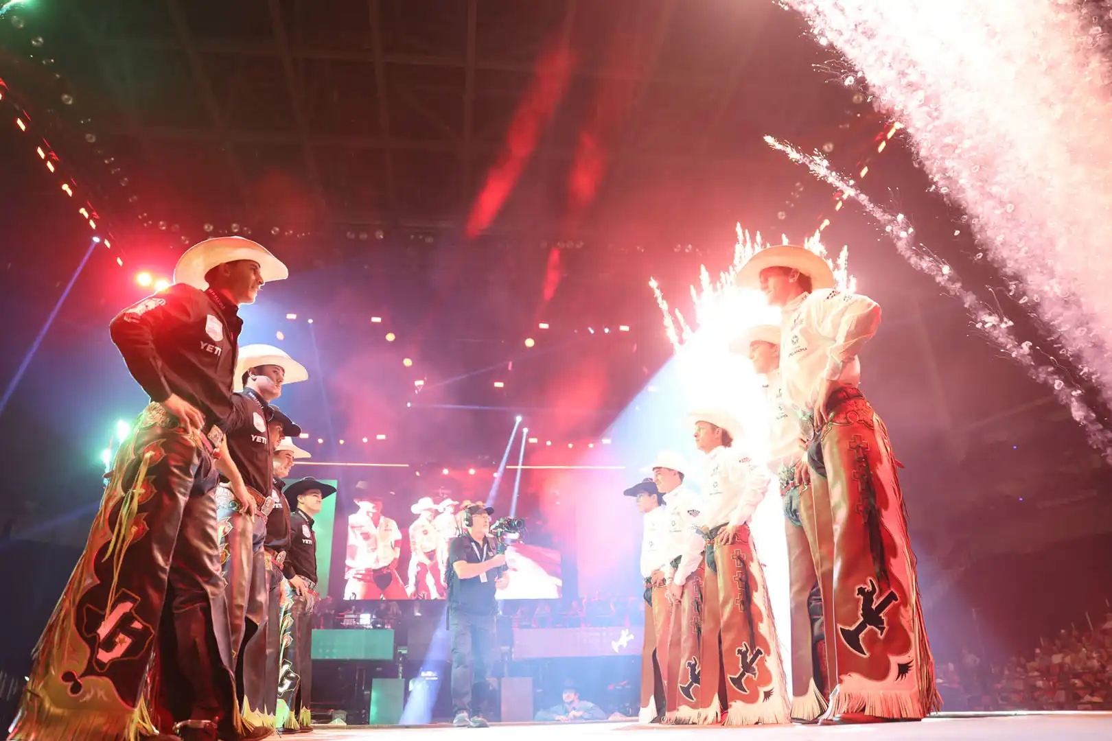 24-Kansas City LIVE 01-041